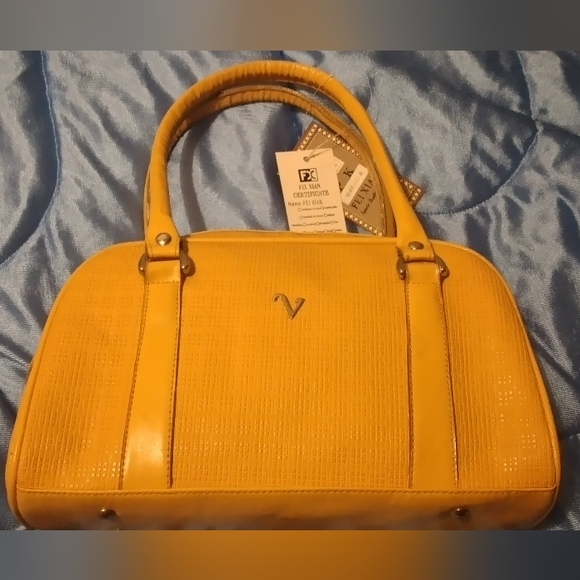 Mustard Colored Woman's Handbag - Picture 3 of 6